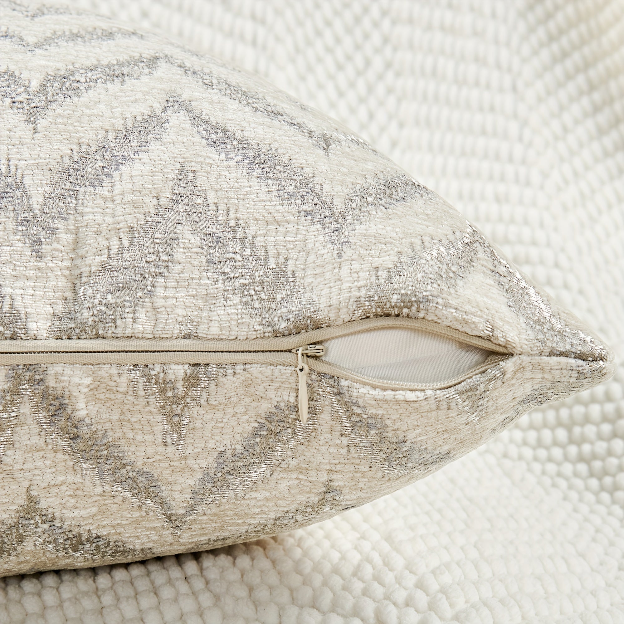 2pcs Double-Sided Chevron Pattern Jacquard Throw Pillow Covers in Blue, Gray, and Beige - Soft Chenille Texture, Decorative Cushion Covers for Sofa, Couch, Chair, Living Room, Bedroom Decor (Inserts Not Included), Living Room Decor|Modern Home